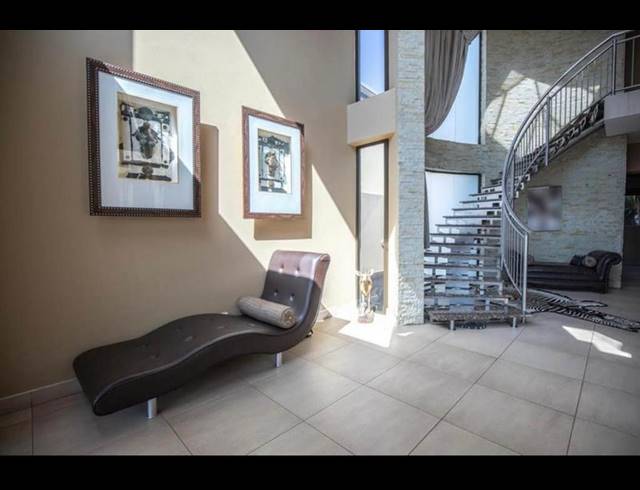 6 BEDROOM HOUSE FOR SALE IN MIDSTREAM ESTATE